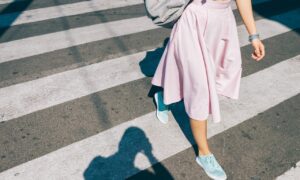 How to Wear Maxi Skirt with Sneakers