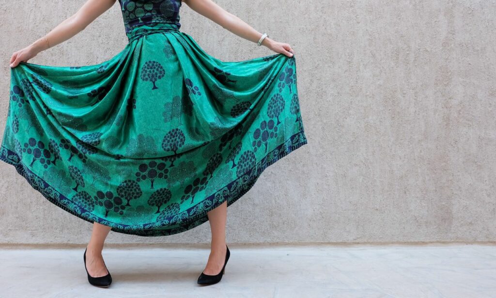 How to Wear a Green Maxi Skirt